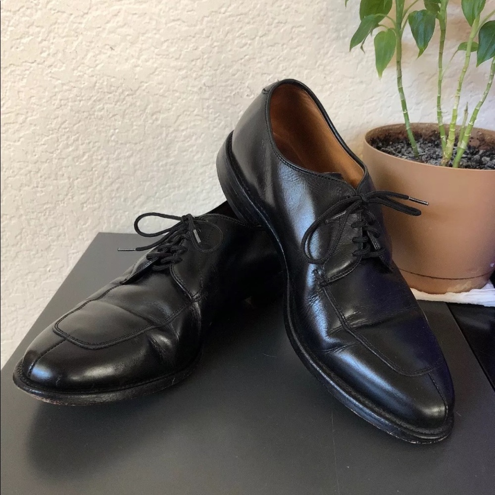Allen Edmonds split toe Oxford shoes